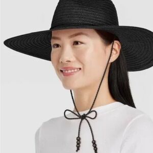 Elegant Black Wide-Brimmed Sun Hat
